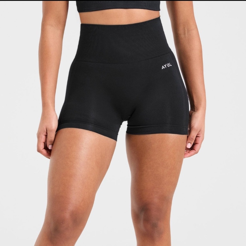 Empower Seamless Shorts Black Size Medium

Sold out online!